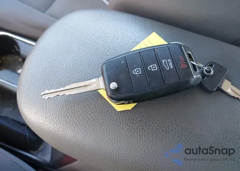 2018 Kia Forte Lx z USA, uszkodzony, nr VIN 3KPFK4A75JE167731